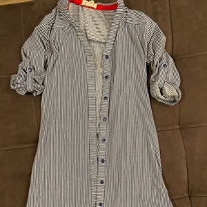 Vertical striped blue and white long top